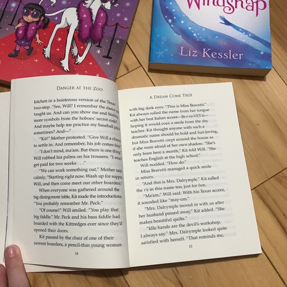 Books - Picture 5 of 7